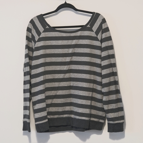 Off The Shoulder Sweater - Picture 3 of 3